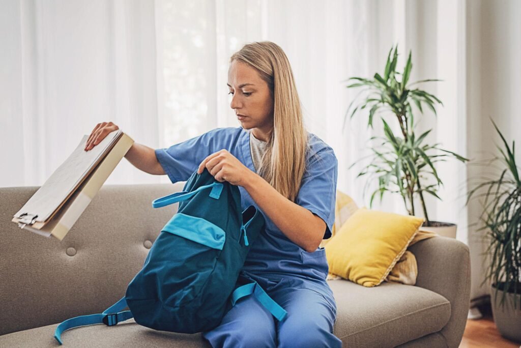what is travel nurse